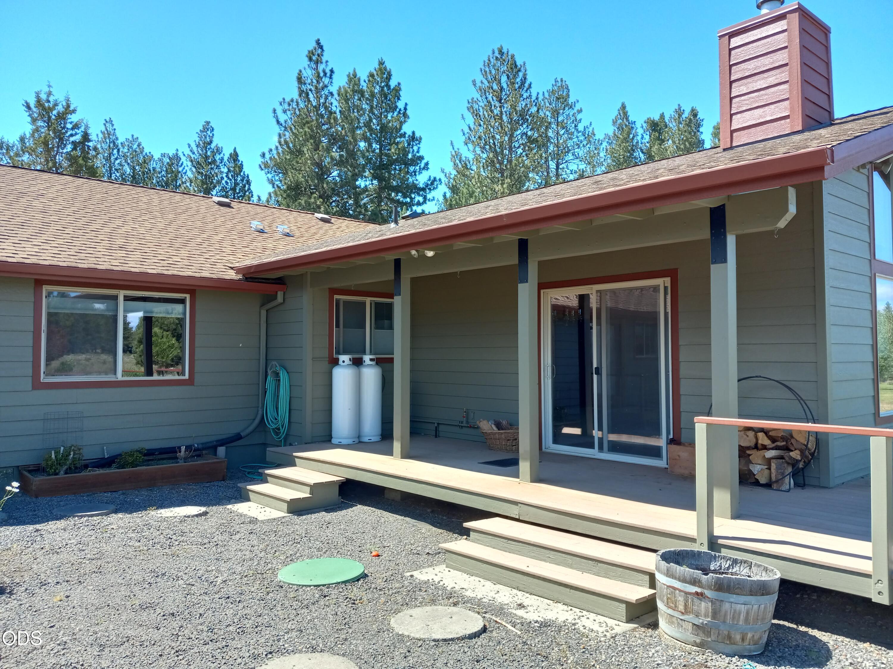69700 Old Wagon Road Sisters, OR 97759 - Photo 2 of 26