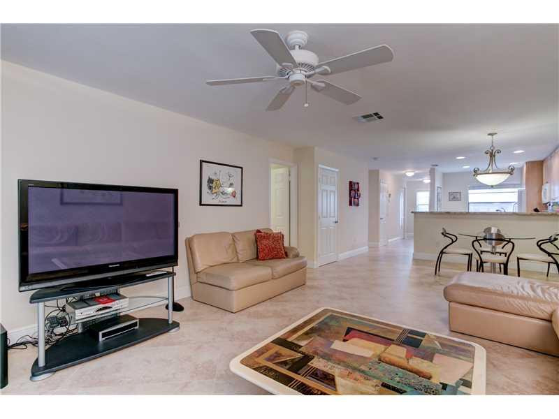 21864 Arriba Real, Unit 3H Boca Raton, FL 33433 - Photo 12 of 24 Living Room.
