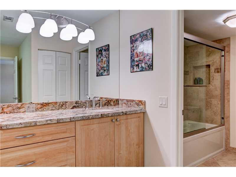 21864 Arriba Real, Unit 3H Boca Raton, FL 33433 - Photo 3 of 24 Bathroom Master.