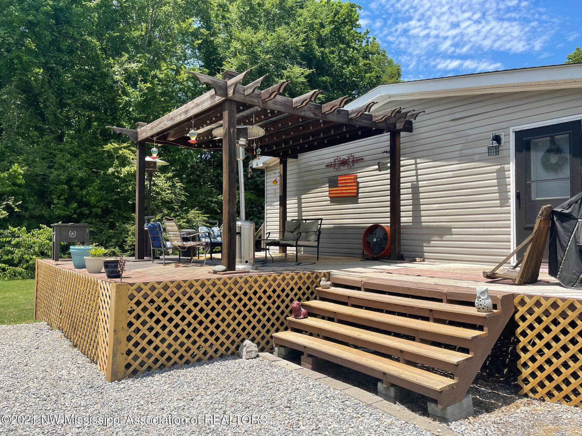 188 Watkins Road Byhalia, MS 38611 - Photo 1 of 39 Deck and steps