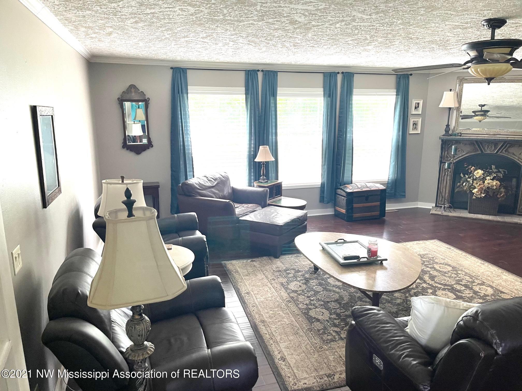 188 Watkins Road Byhalia, MS 38611 - Photo 22 of 39 Livingroom