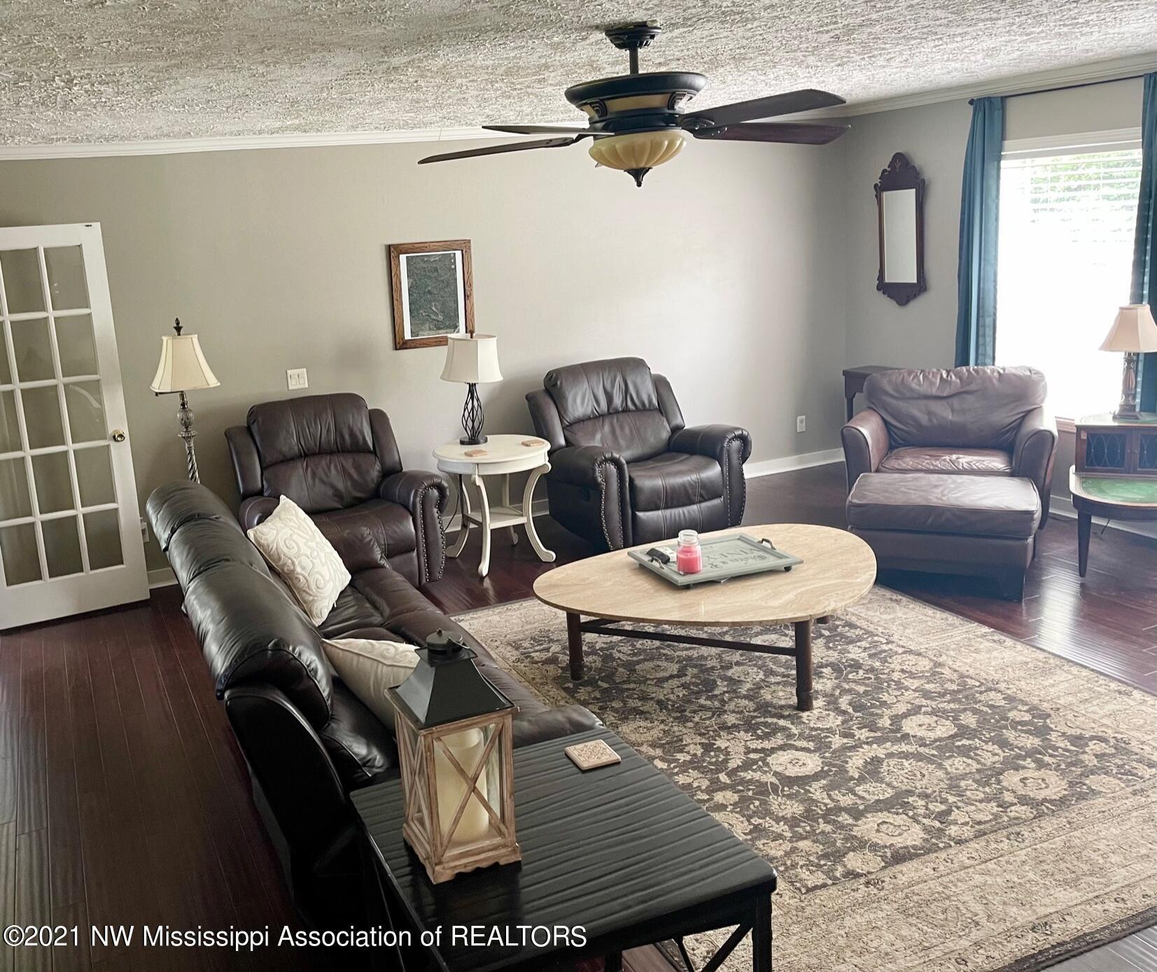 188 Watkins Road Byhalia, MS 38611 - Photo 24 of 39 Livingroom