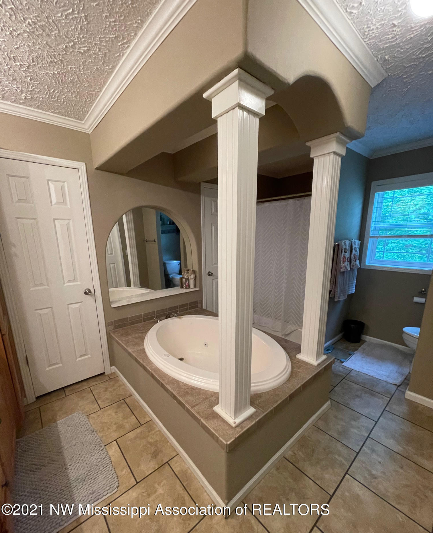 188 Watkins Road Byhalia, MS 38611 - Photo 30 of 39 Master Bathroom Tub Shower