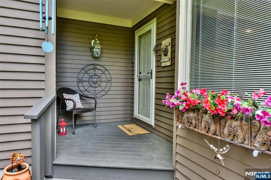 227 Westervelt Lane Mahwah, NJ 07430 - Photo 6 of 48
