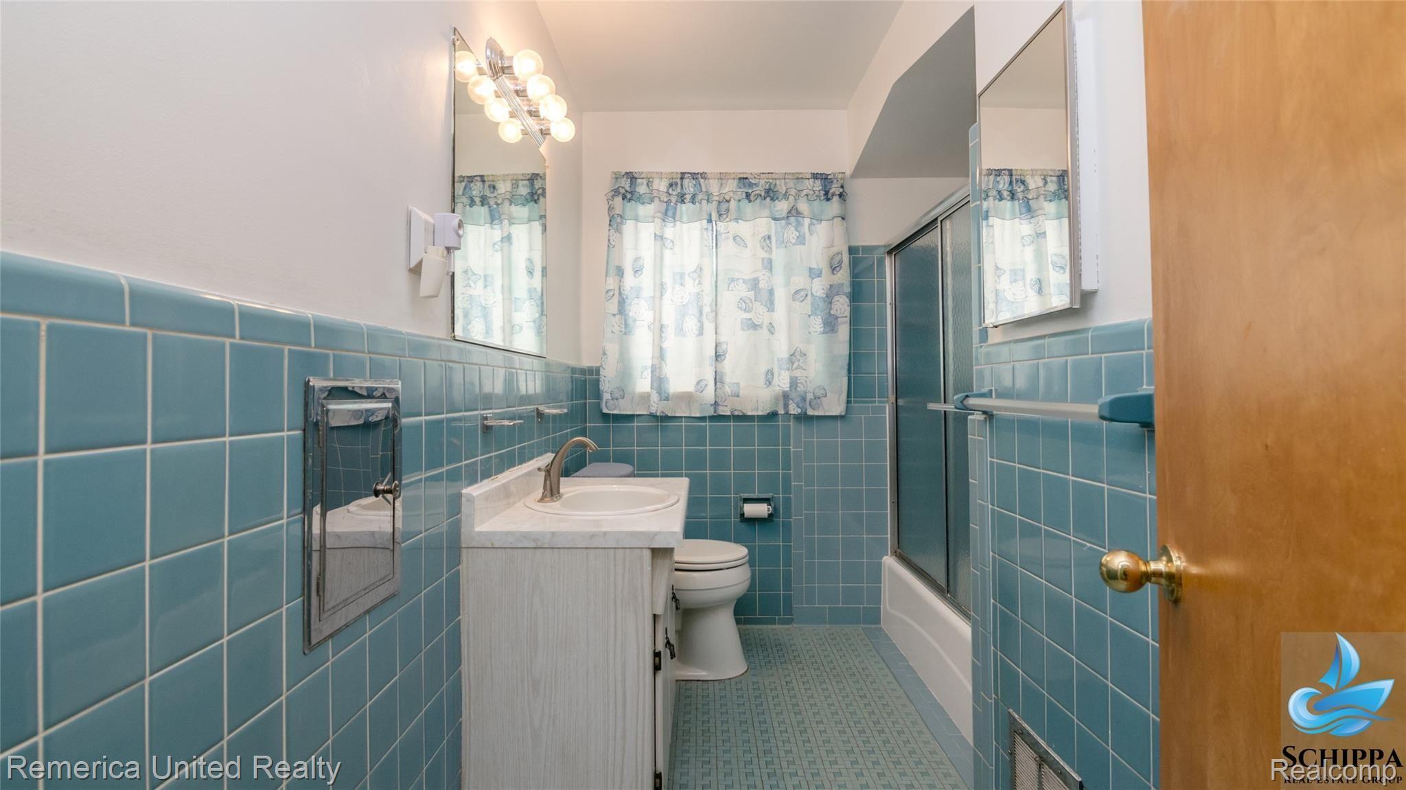 26345 Five Mile Road Redford, MI 48239 - Photo 14 of 29 Main floor Bath room.jpg