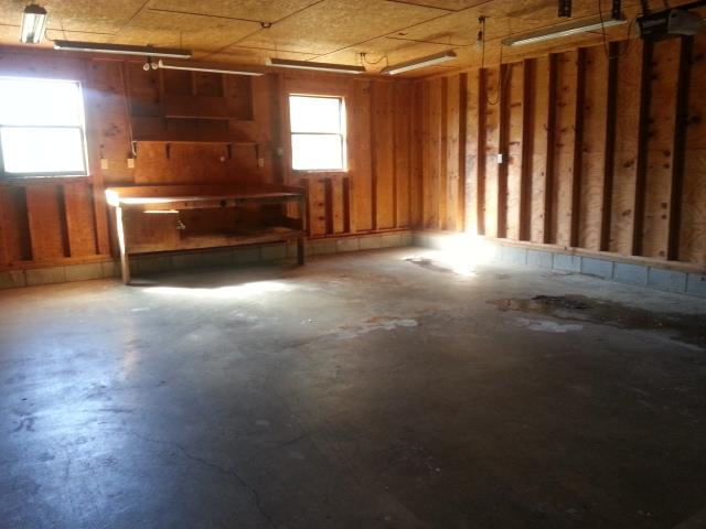 2801 Dry Ck Road Waverly, TN 37185 - Photo 15 of 20 GARAGE