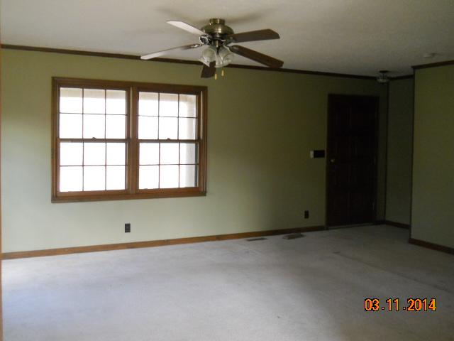 2801 Dry Ck Road Waverly, TN 37185 - Photo 6 of 20 LIVING ROOM