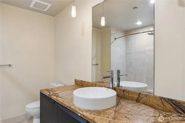 $2,995 | 737 Olive Way, Unit 2809, Seattle, WA 98101