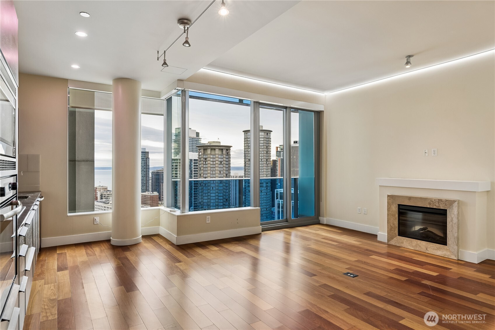 737 Olive Way, Unit 2809 Seattle, WA 98101 - Photo 2 of 31