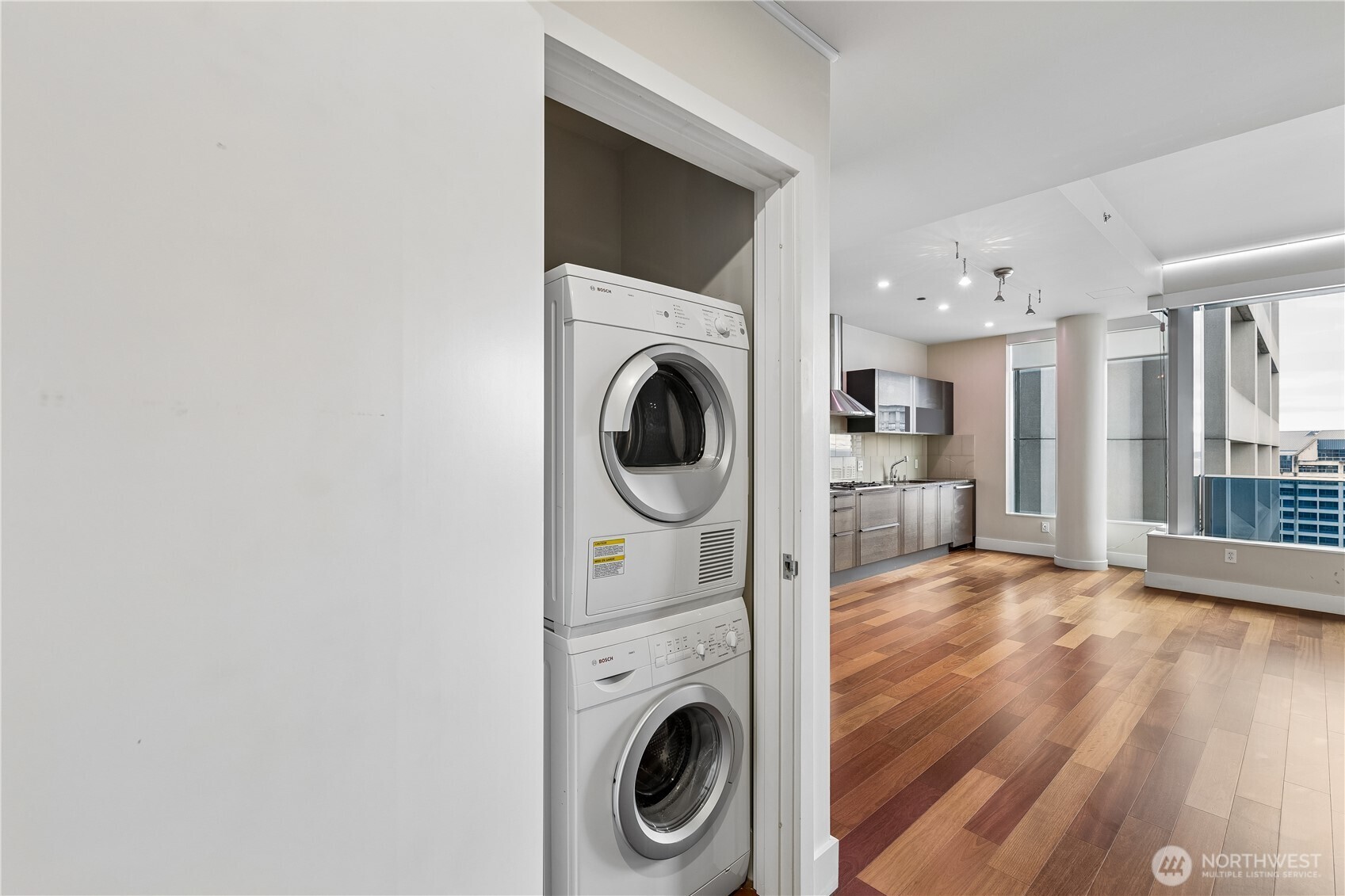 737 Olive Way, Unit 2809 Seattle, WA 98101 - Photo 7 of 31