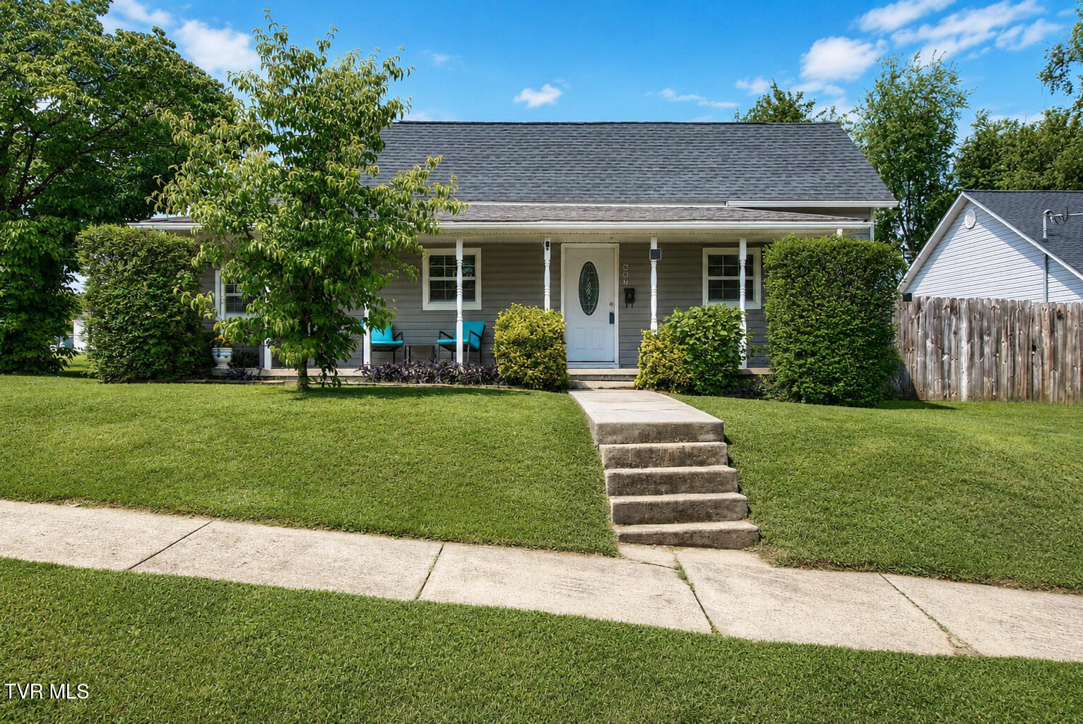 607 South 2nd Street Elizabethton, TN 37643 - Photo 3 of 46 2