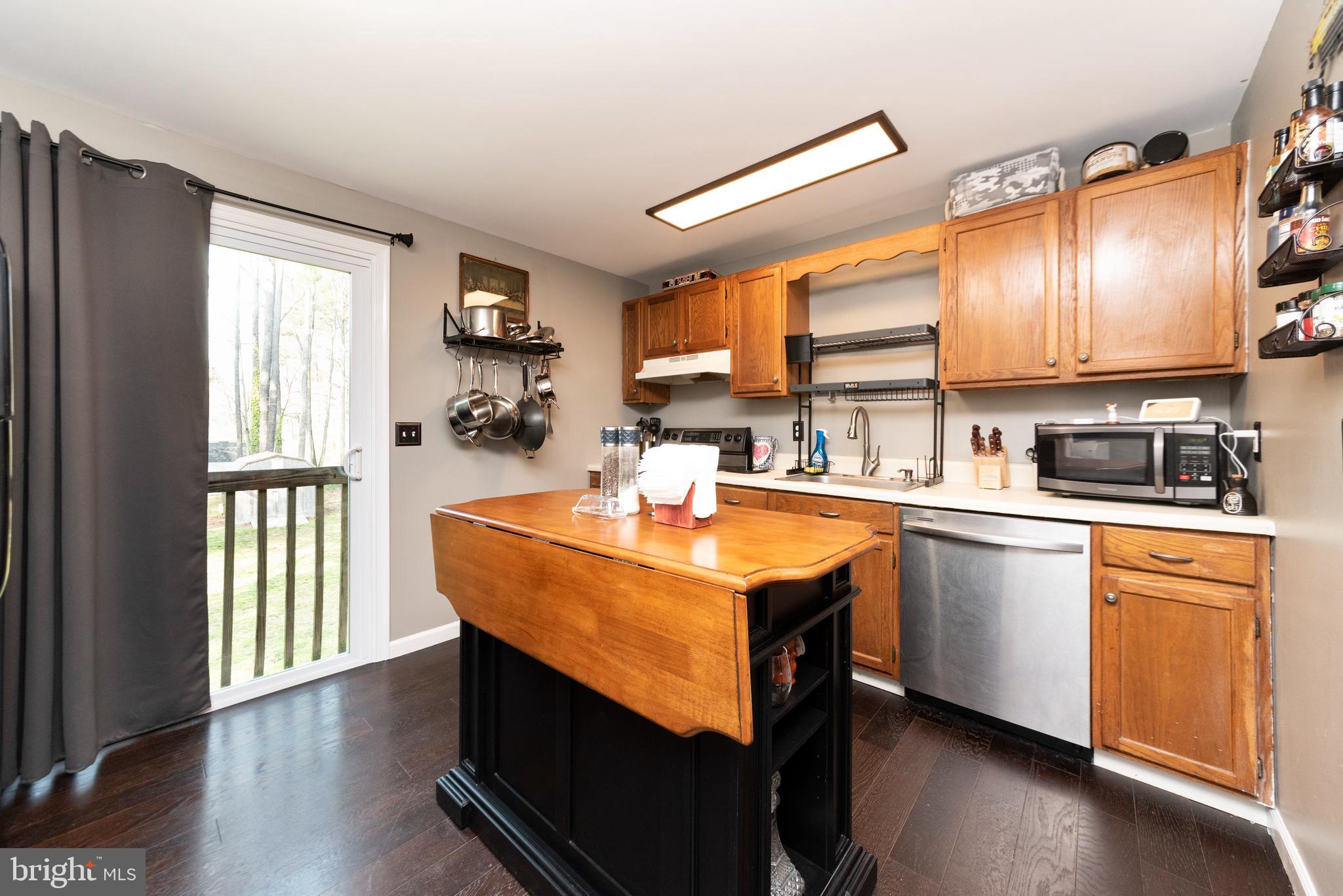137 Wicomico Road Stevensville, MD 21666 - Photo 4 of 30 Kitchen w/ Island!