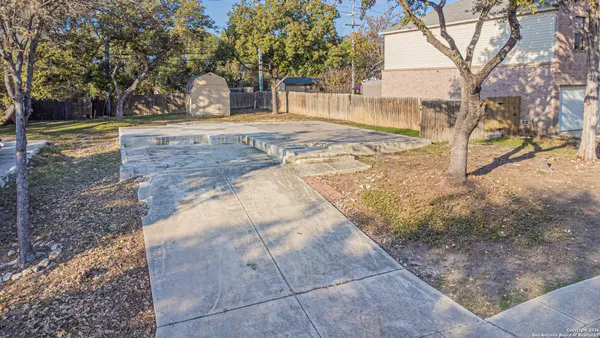 a view of yard with tree in the background
