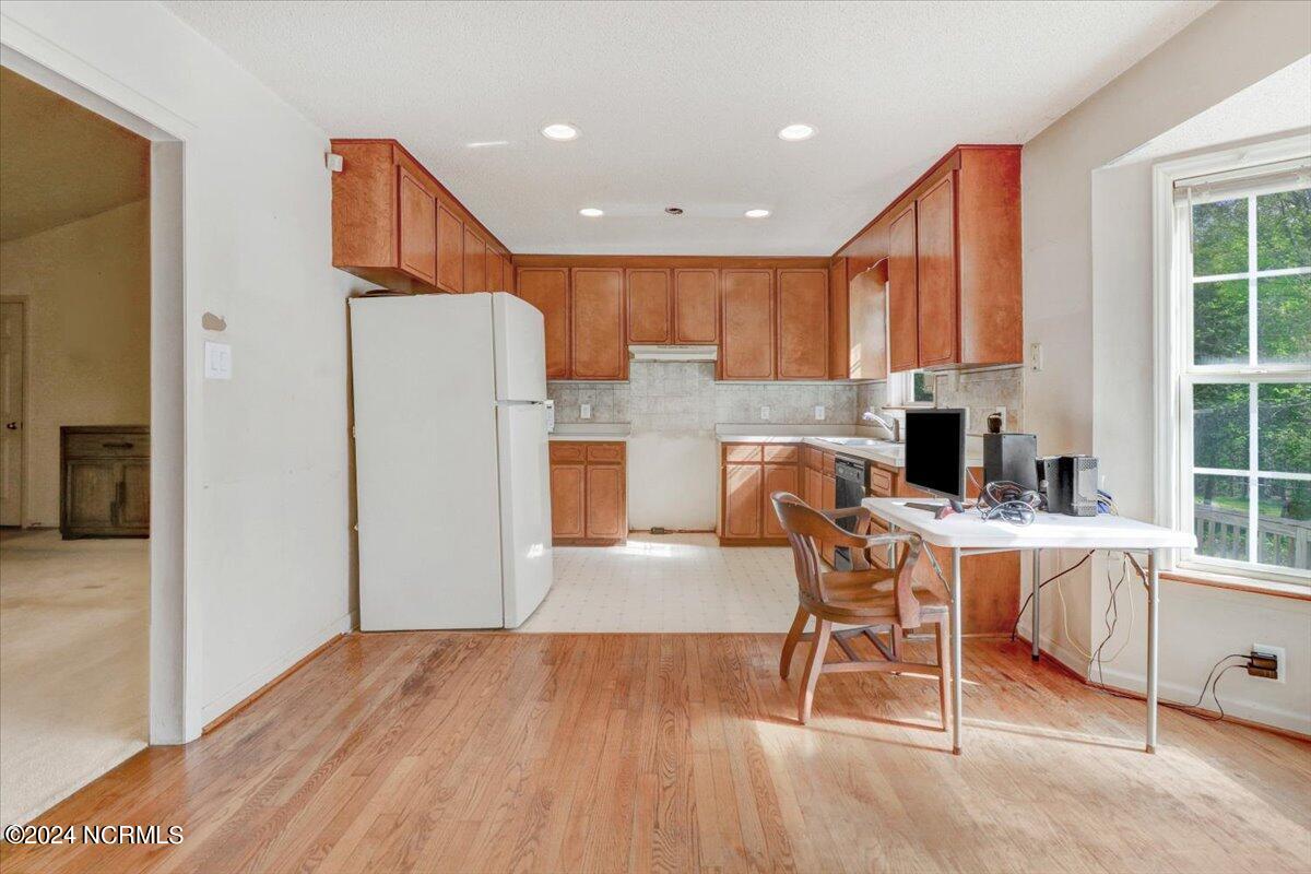 643 Vinson Road Clayton, NC 27527 - Photo 11 of 21 Kitchen / Dining