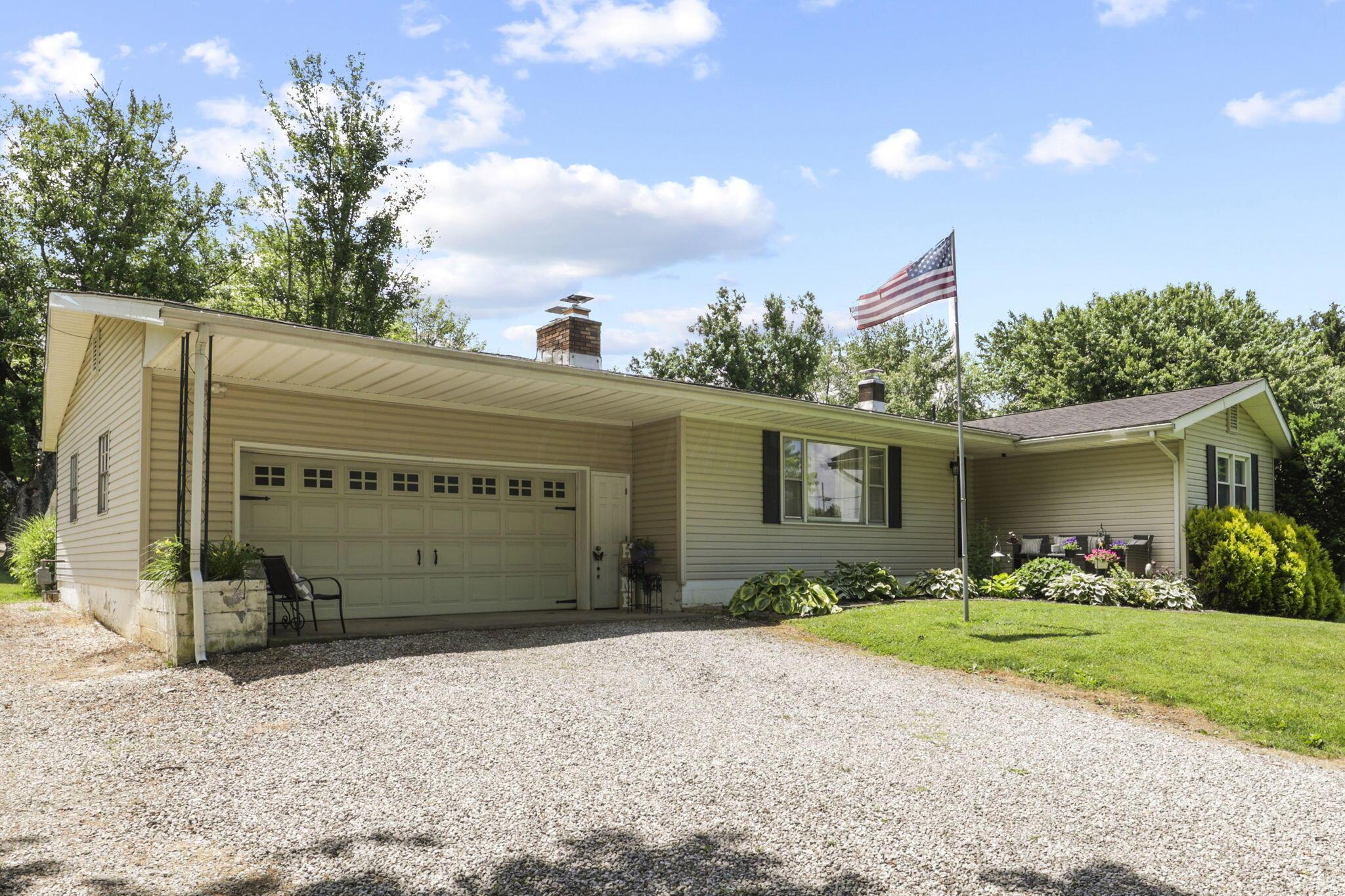 875 Coonpath Road Northwest Lancaster, OH 43130 - Photo 4 of 64 2-web-or-mls-0N4A6664 - Copy