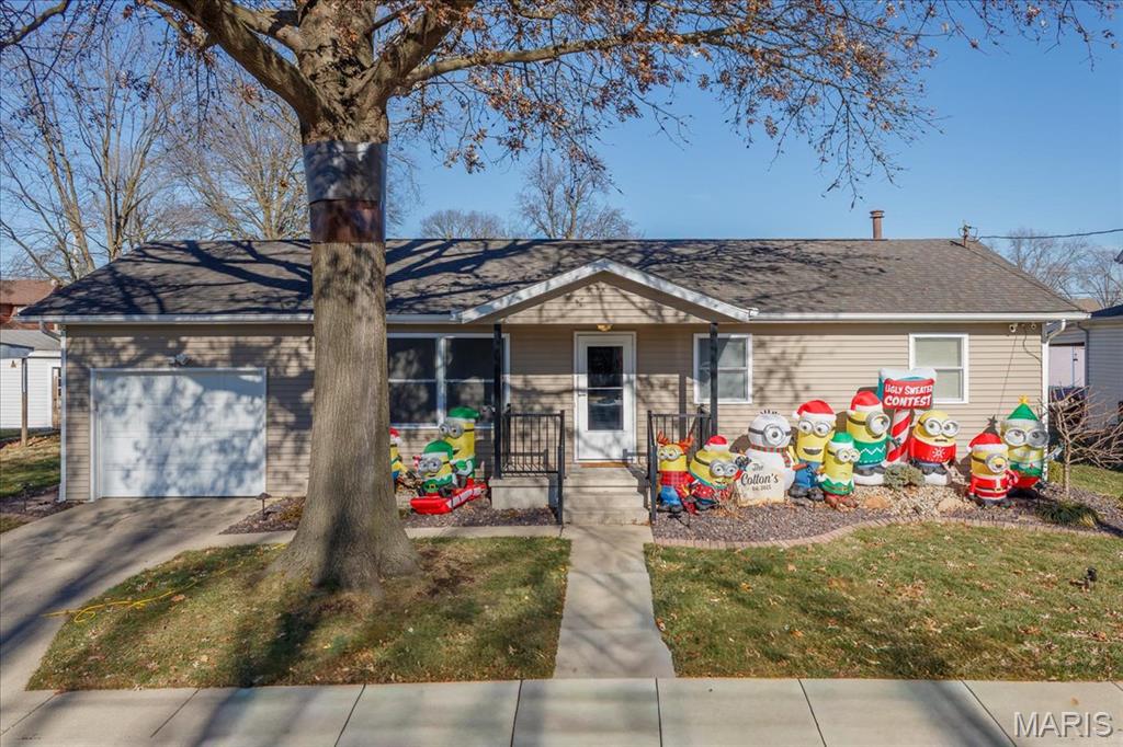 907 North 3rd Street Breese, IL 62230 - Photo 1 of 48