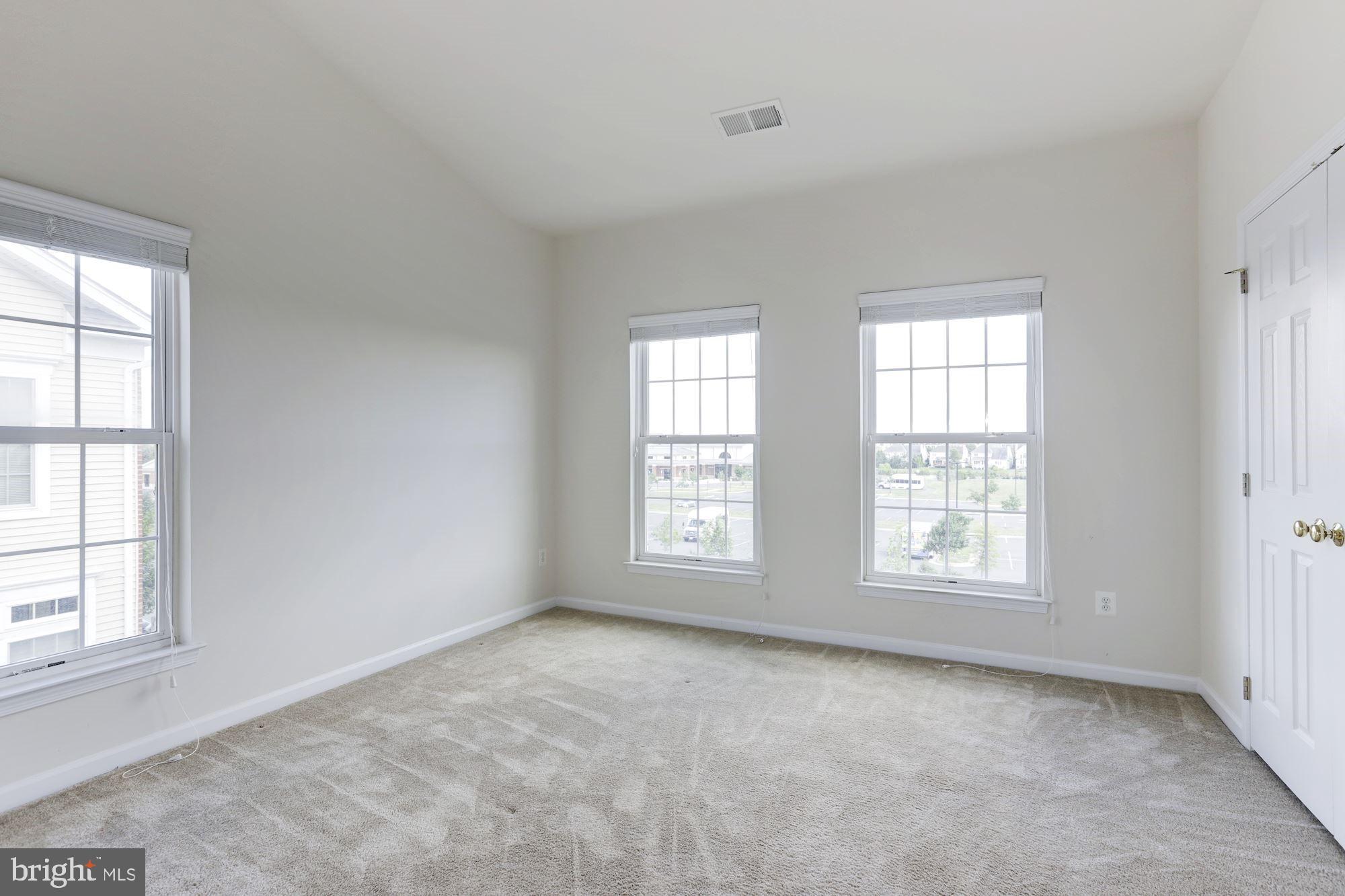25005 Riding Center Drive Chantilly, VA 20152 - Photo 18 of 42 Gallery Image 18