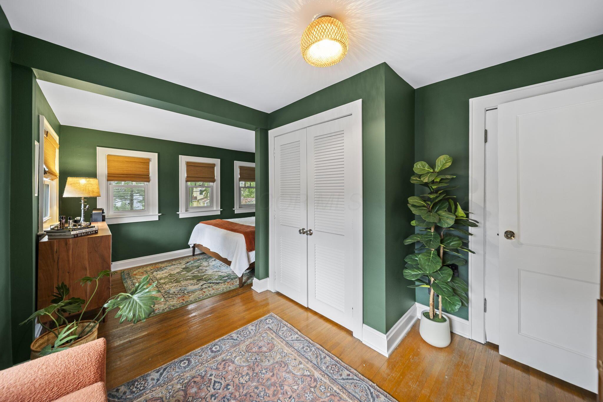 395 Brevoort Road Columbus, OH 43214 - Photo 31 of 64 Primary Bedroom with Large Seating Area