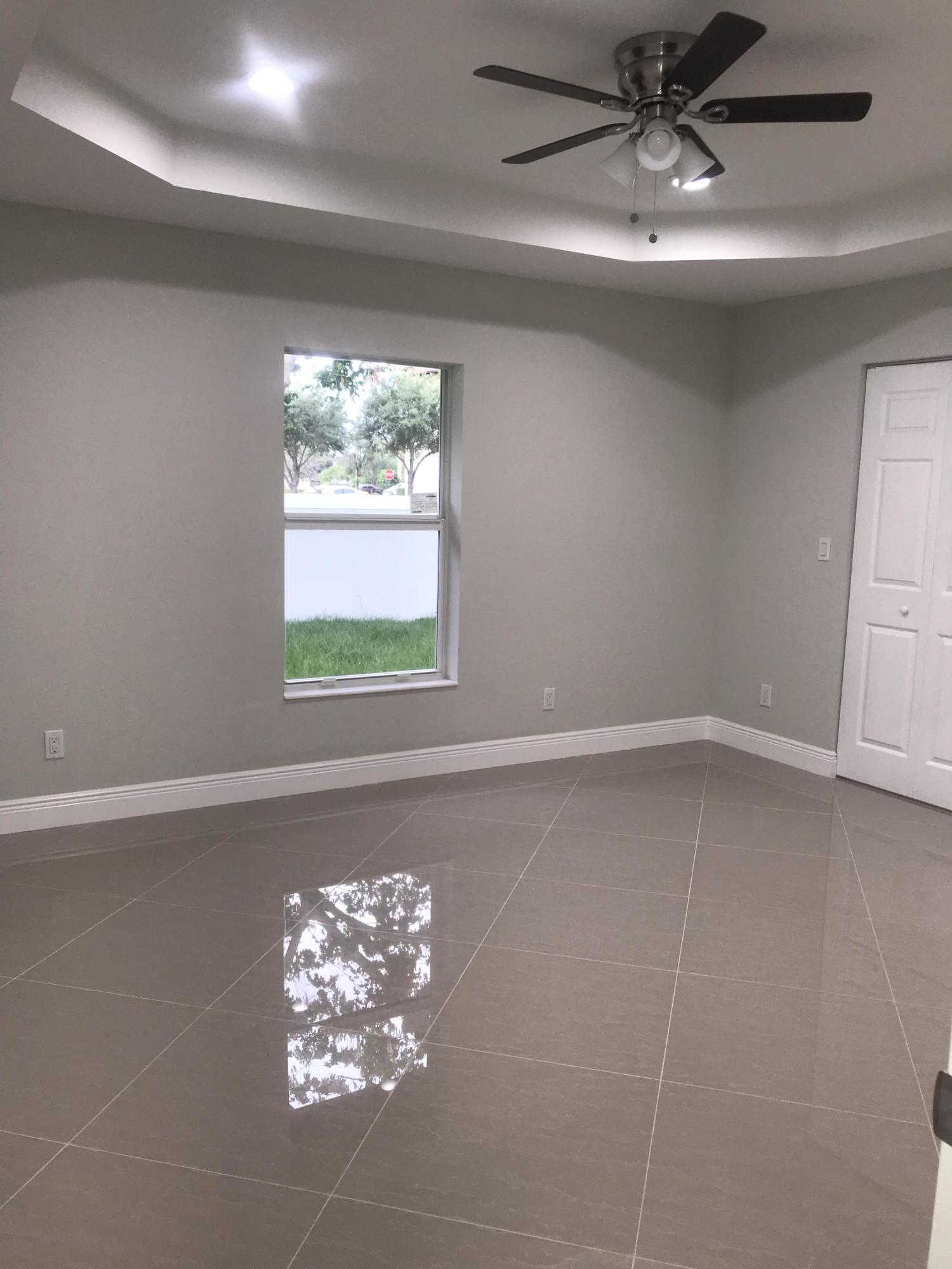 3865 Suncrest Road Lake Worth, FL 33467 - Photo 12 of 27 IMG_0975