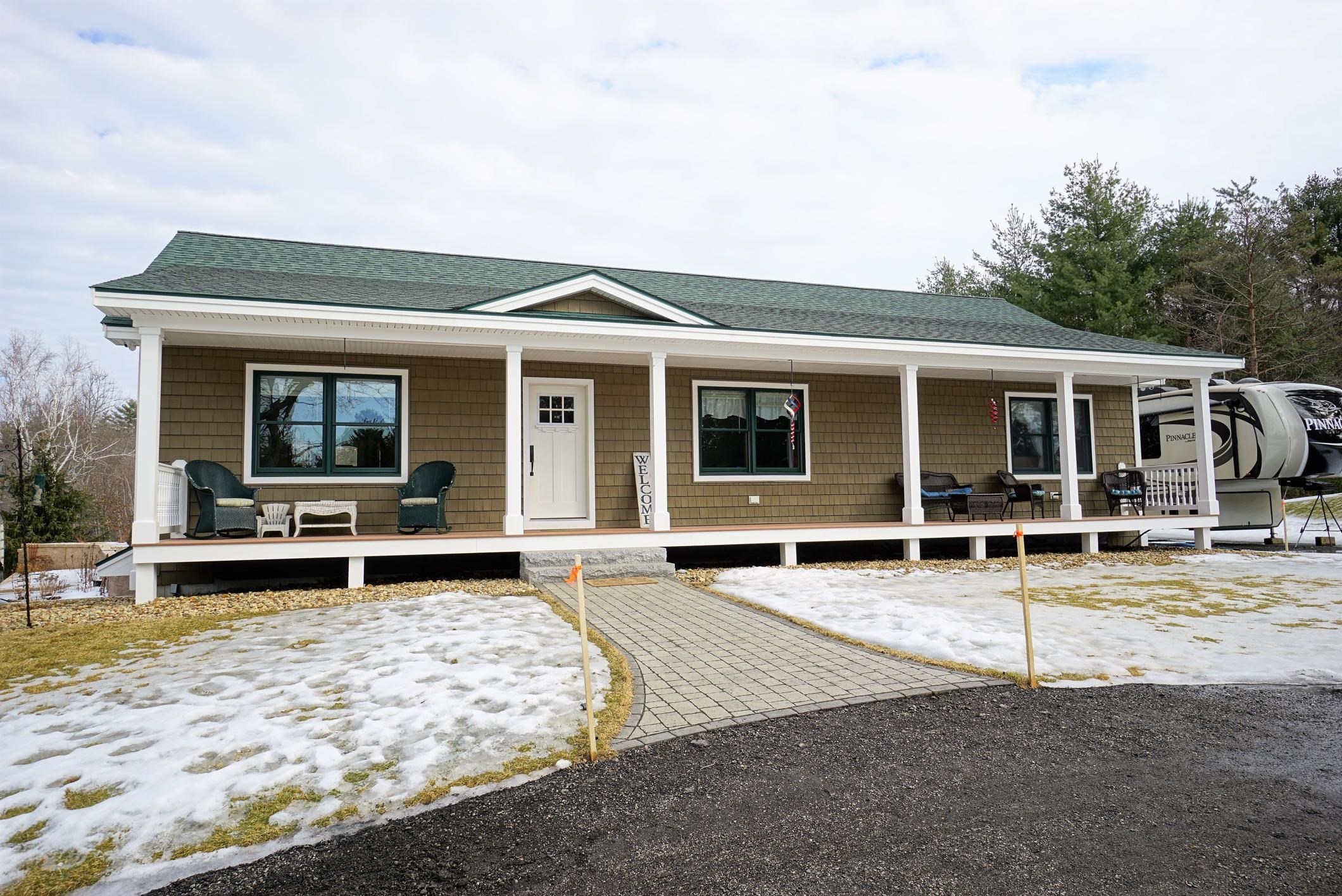364 Sandown Road Fremont, NH 03044 - Photo 1 of 40