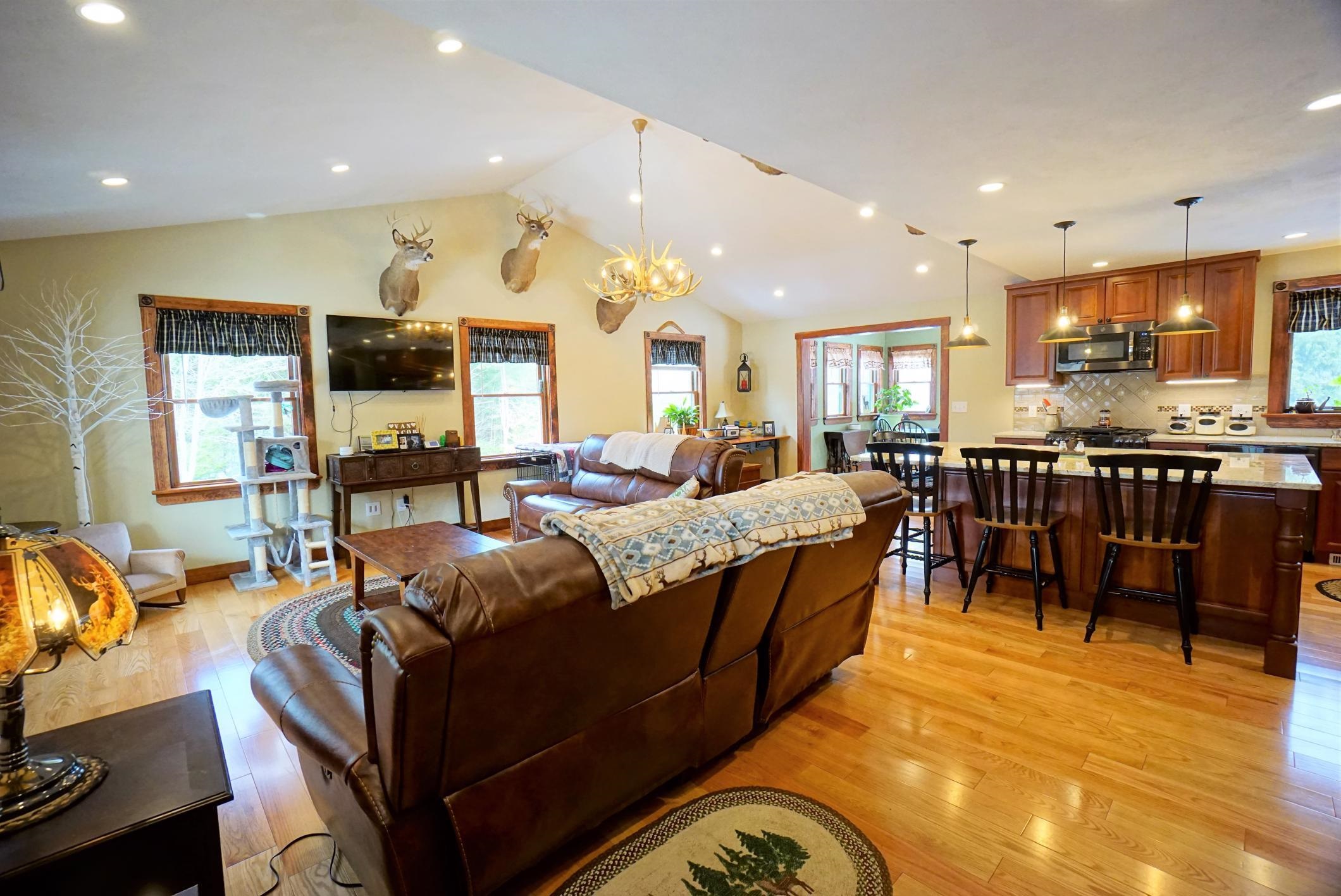 364 Sandown Road Fremont, NH 03044 - Photo 14 of 40