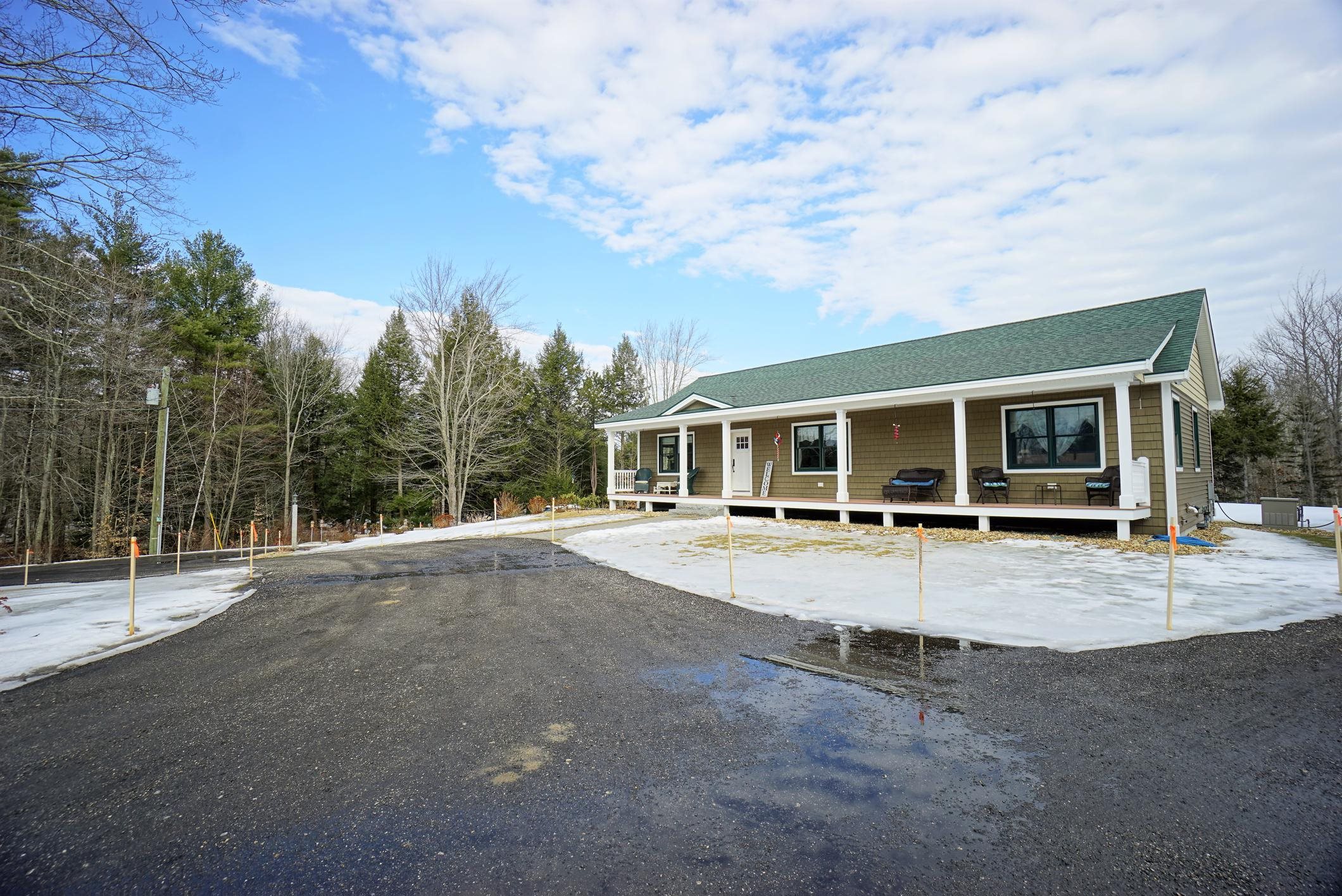 364 Sandown Road Fremont, NH 03044 - Photo 3 of 40