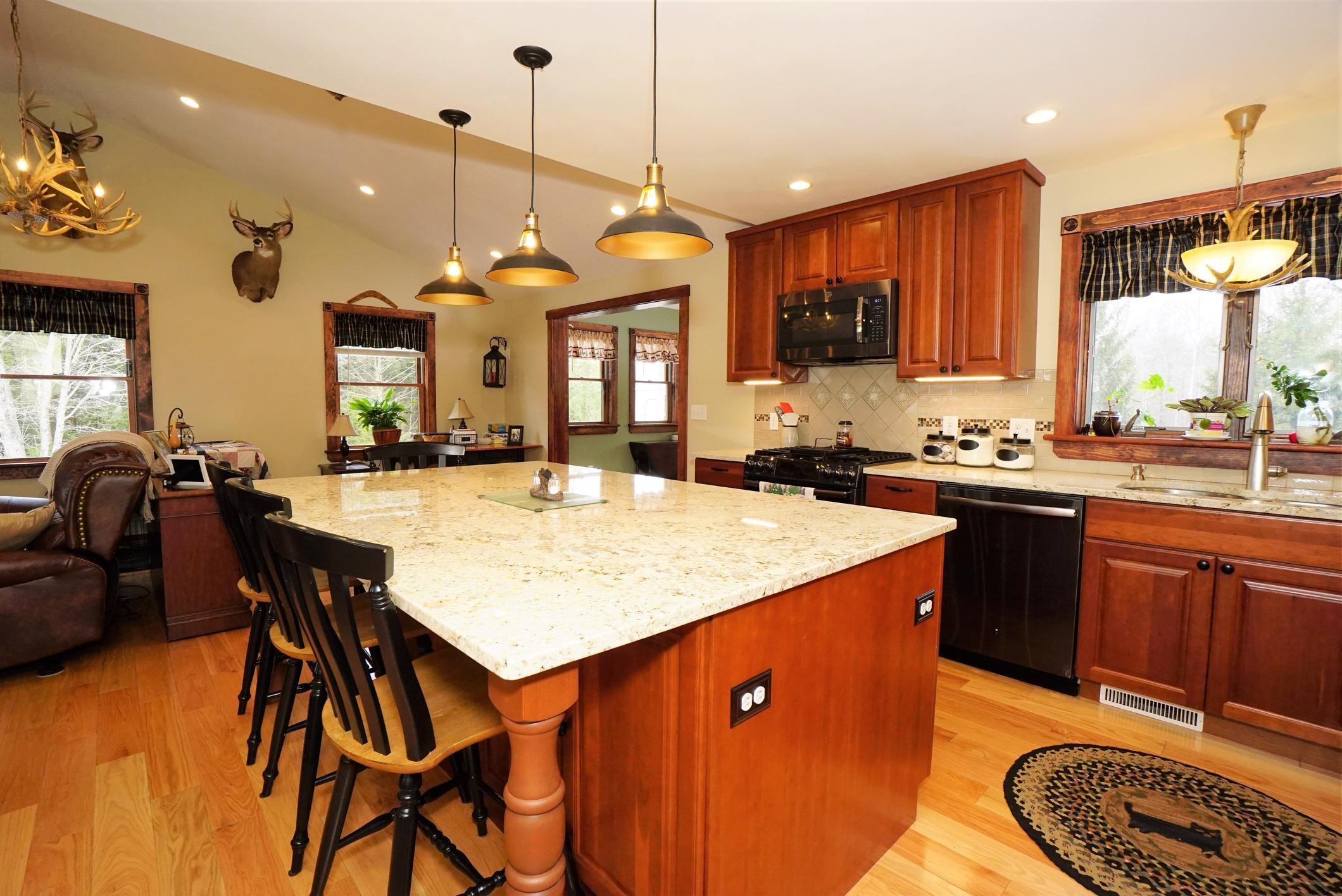 364 Sandown Road Fremont, NH 03044 - Photo 6 of 40