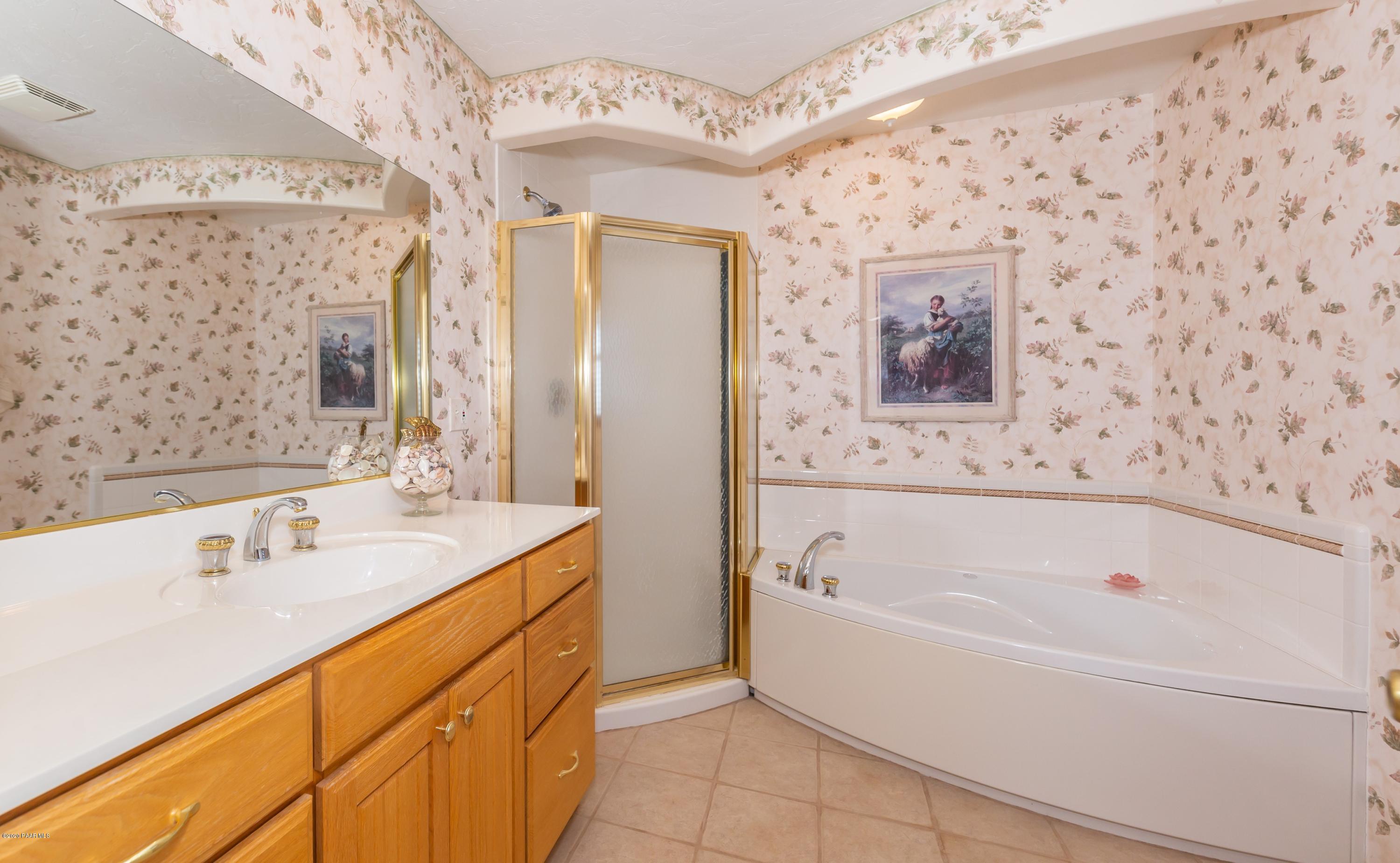 7285 North Race Track Road Prescott, AZ 86305 - Photo 13 of 35 019_Master Suite Bathroom