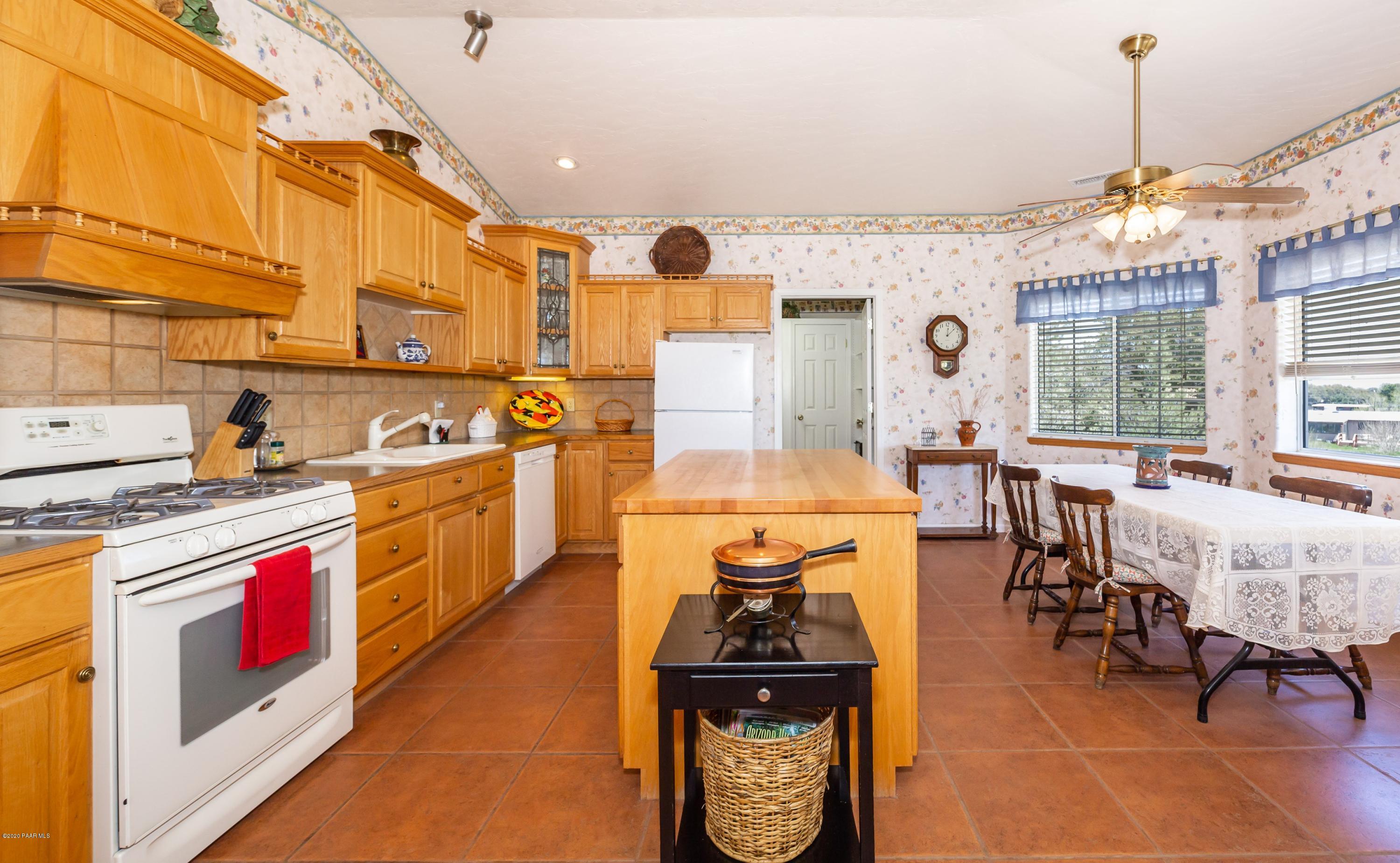 7285 North Race Track Road Prescott, AZ 86305 - Photo 6 of 35 012_Kitchen