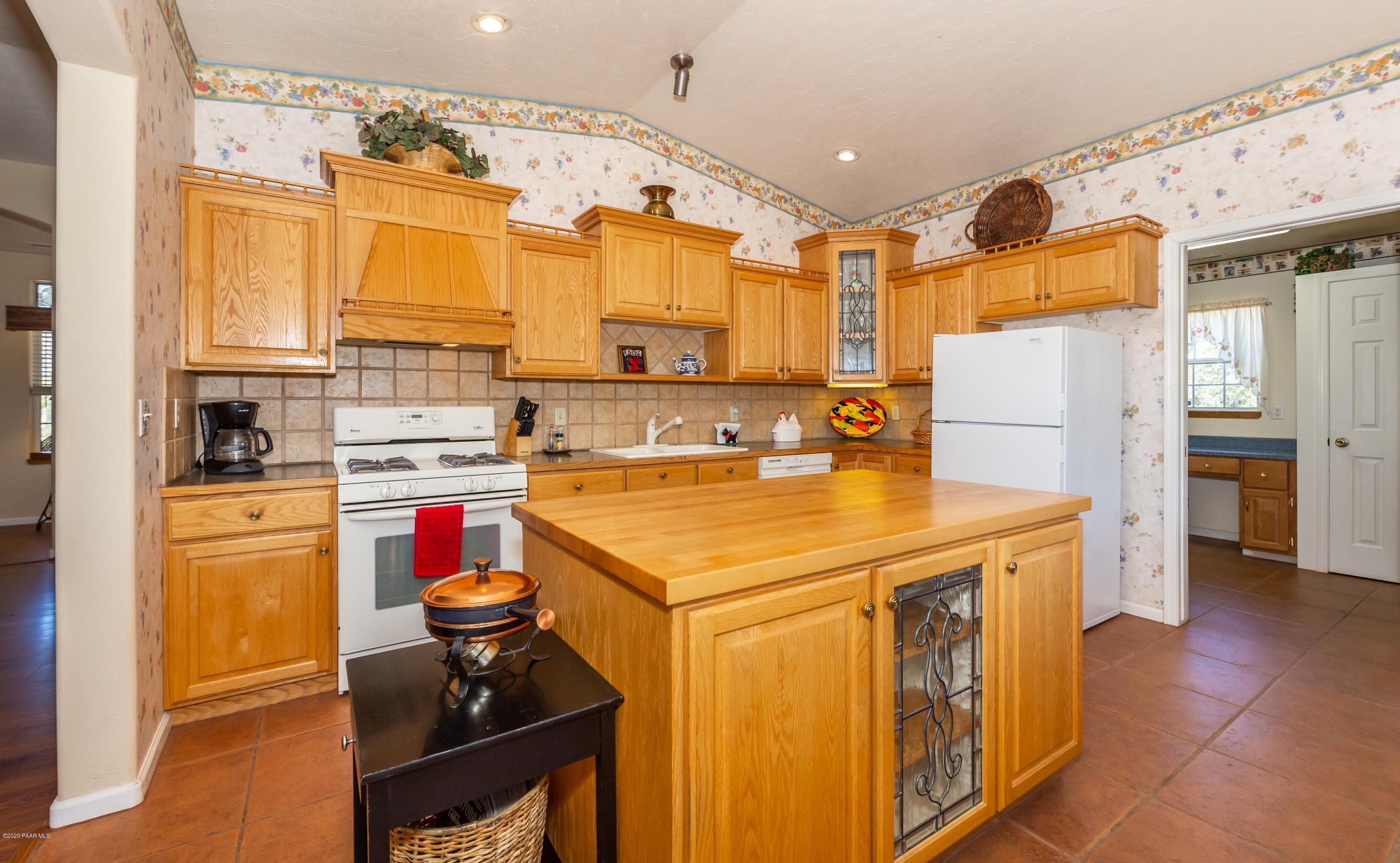 7285 North Race Track Road Prescott, AZ 86305 - Photo 7 of 35 013_Kitchen