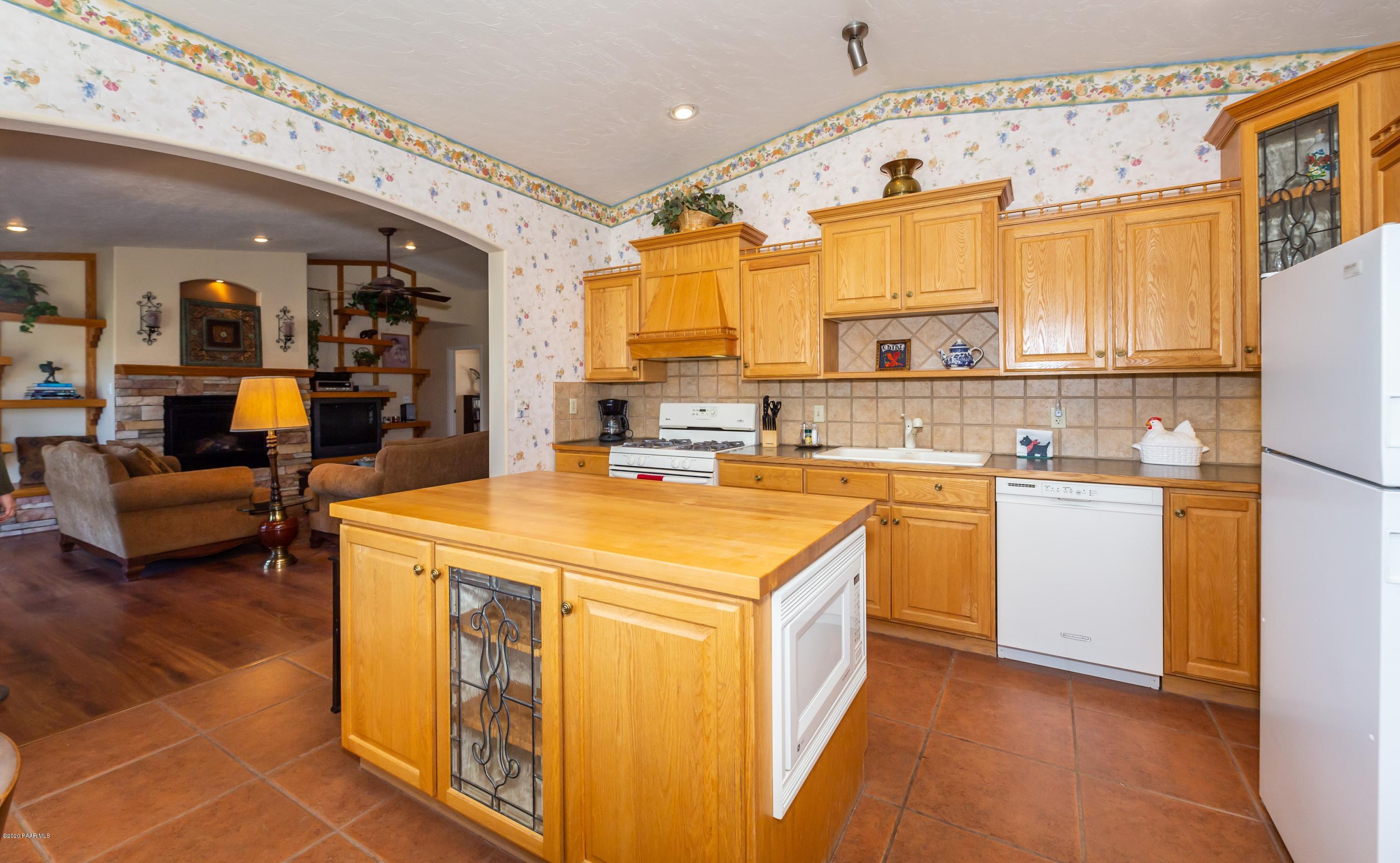 7285 North Race Track Road Prescott, AZ 86305 - Photo 8 of 35 014_Kitchen