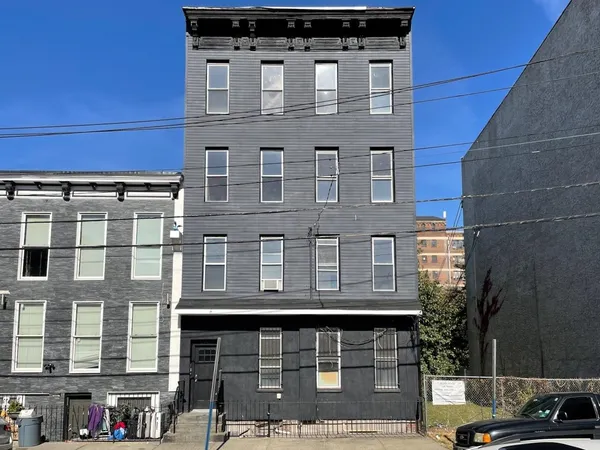 $1,990 | 212 15th Street, Unit 5, Jersey City, NJ 07310
