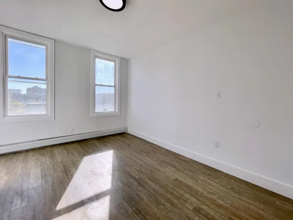 $1,990 | 212 15th Street, Unit 5, Jersey City, NJ 07310