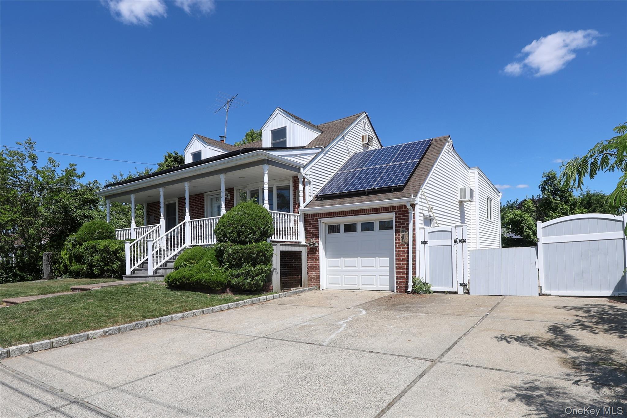 20 East Clearwater Road Lindenhurst, NY 11757 - Photo 3 of 41