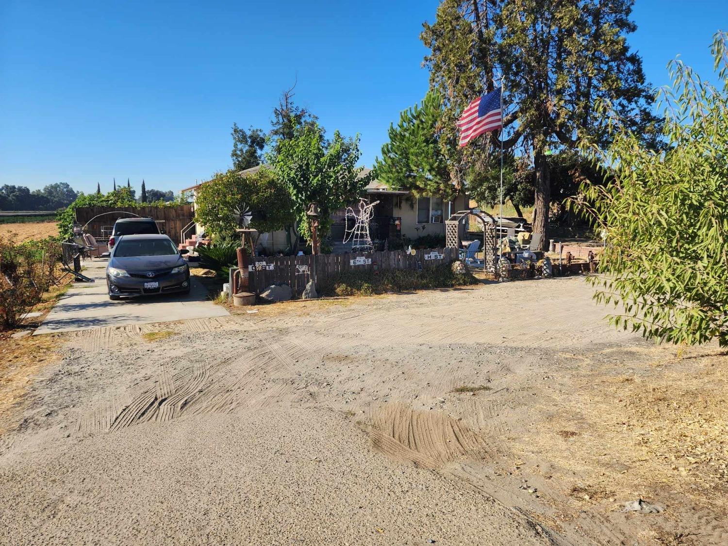 17689 Manning Avenue Reedley, CA 93654 - Photo 10 of 16