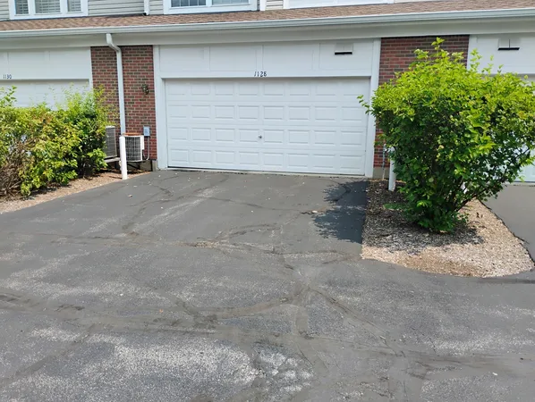 $2,800 | 1128 Georgetown Way, Unit 1128, Vernon Hills, IL 60061
