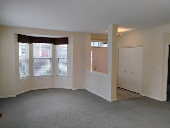 $2,800 | 1128 Georgetown Way, Unit 1128, Vernon Hills, IL 60061