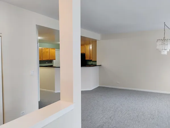 $2,800 | 1128 Georgetown Way, Unit 1128, Vernon Hills, IL 60061