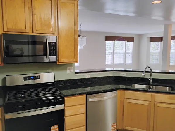 $2,800 | 1128 Georgetown Way, Unit 1128, Vernon Hills, IL 60061