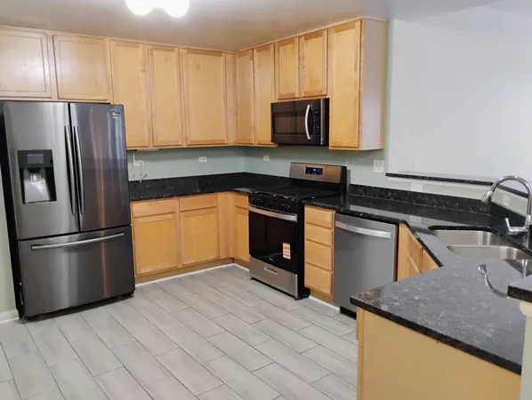 $2,800 | 1128 Georgetown Way, Unit 1128, Vernon Hills, IL 60061