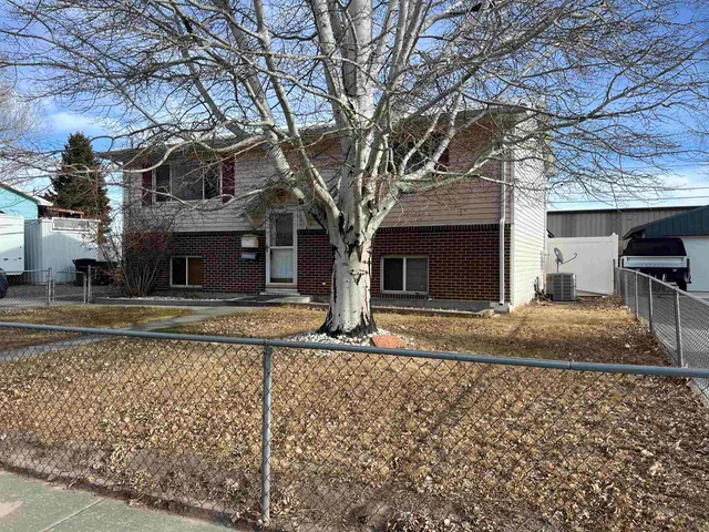 $259,000 | 917 Eastview Drive, Riverton, WY 82501