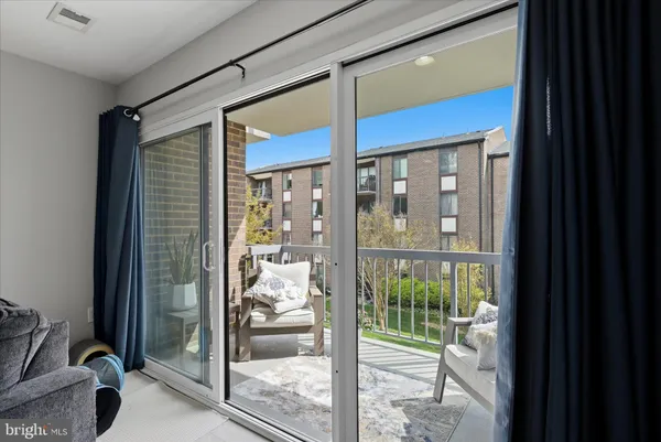 $336,000 | 9731 Kings Crown Court, Unit 102, Fairfax, VA 22031