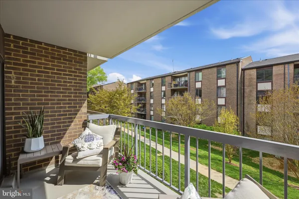 $336,000 | 9731 Kings Crown Court, Unit 102, Fairfax, VA 22031