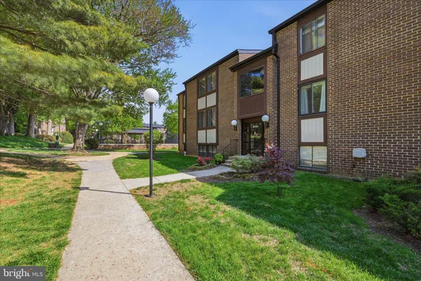 $336,000 | 9731 Kings Crown Court, Unit 102, Fairfax, VA 22031