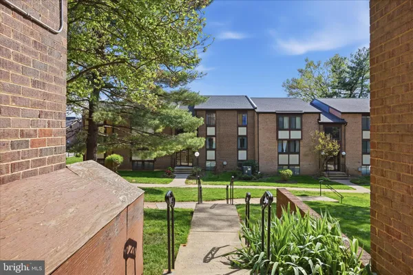 $336,000 | 9731 Kings Crown Court, Unit 102, Fairfax, VA 22031