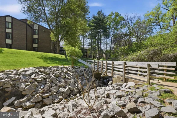 $336,000 | 9731 Kings Crown Court, Unit 102, Fairfax, VA 22031