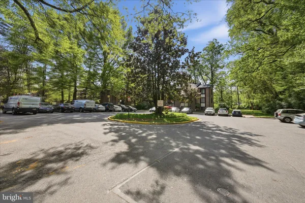 $336,000 | 9731 Kings Crown Court, Unit 102, Fairfax, VA 22031