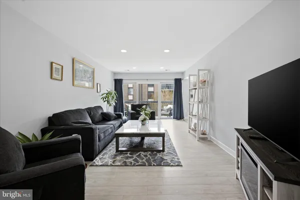 $336,000 | 9731 Kings Crown Court, Unit 102, Fairfax, VA 22031