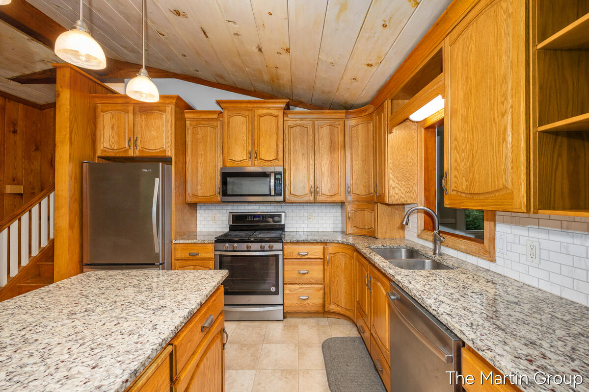 6610 Riga Avenue Northeast Rockford, MI 49341 - Photo 10 of 50 Plenty of Counter Tops & Cabinets