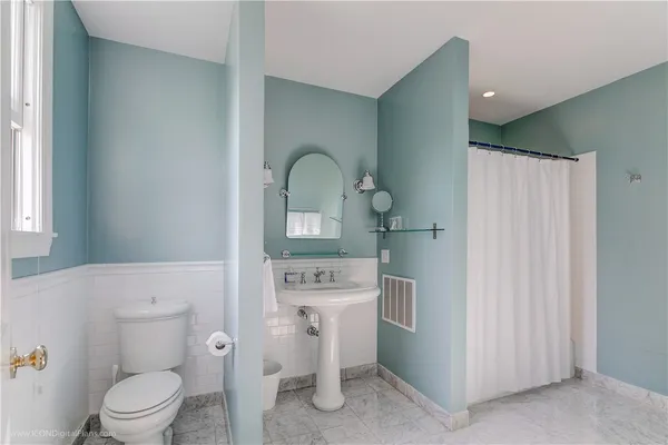 $8,350 | 32 Catherine Street, Unit B, Newport, RI 02840